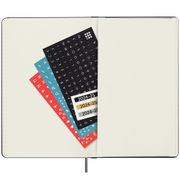 Kalender 18M WeekNote Soft Cover Pocket Black  in de groep Papier & Blokken / Kalenders en agenda's / 18 maanden agenda's bij Voorcrea (130879)