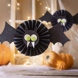 Mini DIY kit Papieren decoratie Vleermuizen (5 jaar+) in de groep Creëren & Hobby / Feestdagen en seizoenen / Halloween bij Voorcrea (132626)