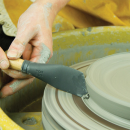 Catalyst Silicone Blade Long Handle No 4 30 mm Yellow in de groep Kunstenaarsmateriaal / Atelier / Paletmessen bij Voorcrea (132797)