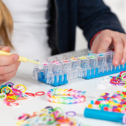 Loom Bands XXL Kit + opbergdoos in de groep Kids / Leuk en leerzaam / Sieraden en parels / DIY-pakket bij Voorcrea (134890)