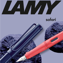Safari Vulpen Dark Dusk Medium in de groep Pennen / Fine Writing / Vulpennen bij Voorcrea (135233)