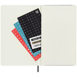 Kalender 18M Daily Soft Cover Large Black in de groep Papier & Blokken / Kalenders en agenda's / 18 maanden agenda's bij Voorcrea (135595)
