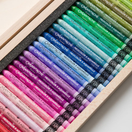 Neocolor II Aquarelle 50 years Wooden Box 50-set in de groep Kunstenaarsmateriaal / Kunstenaarsverf / Pastel / Wax pastels bij Voorcrea (135633)