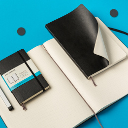 Classic Soft Cover Notebook Large Blue Dotted in de groep Papier & Blokken / Schrijven en noteren / Notitieboeken bij Voorcrea (136828)