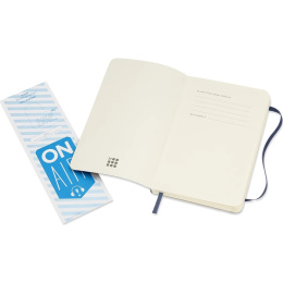 Classic Soft Cover Notebook Pocket Blue Ongelinieerd in de groep Papier & Blokken / Schrijven en noteren / Notitieboeken bij Voorcrea (136832)