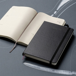 Kalender 18M Weekly Hard Cover Horisontell Large Black in de groep Papier & Blokken / Kalenders en agenda's / 18 maanden agenda's bij Voorcrea (137014)