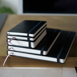 Kalender 12M Monthly 2027 Softcover XL Black in de groep Papier & Blokken / Kalenders en agenda's / 12 maanden agenda's bij Voorcrea (137441)
