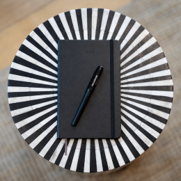 Kalender 12M Weekly Vertical 2027 Hardcover Large Black  in de groep Papier & Blokken / Kalenders en agenda's / 12 maanden agenda's bij Voorcrea (137470)