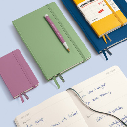 Kalender Weekly Planner 2027 A5 Cherry in de groep Papier & Blokken / Kalenders en agenda's / 12 maanden agenda's bij Voorcrea (137488)