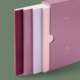 Kalender Quarterly Planner 2027 Shades of Rose in de groep Papier & Blokken / Kalenders en agenda's / 12 maanden agenda's bij Voorcrea (137524)